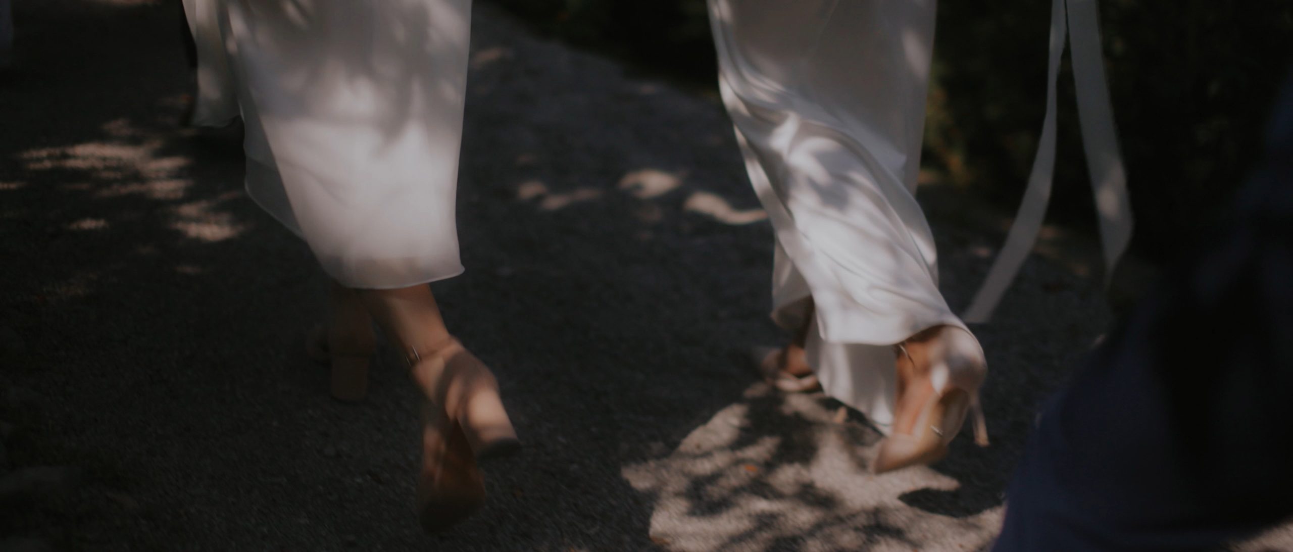 Bride walking in Stanjel